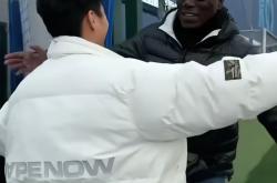 关于武磊今日表现抢眼，内马尔整场无解，教练赛后亲自拥抱的信息